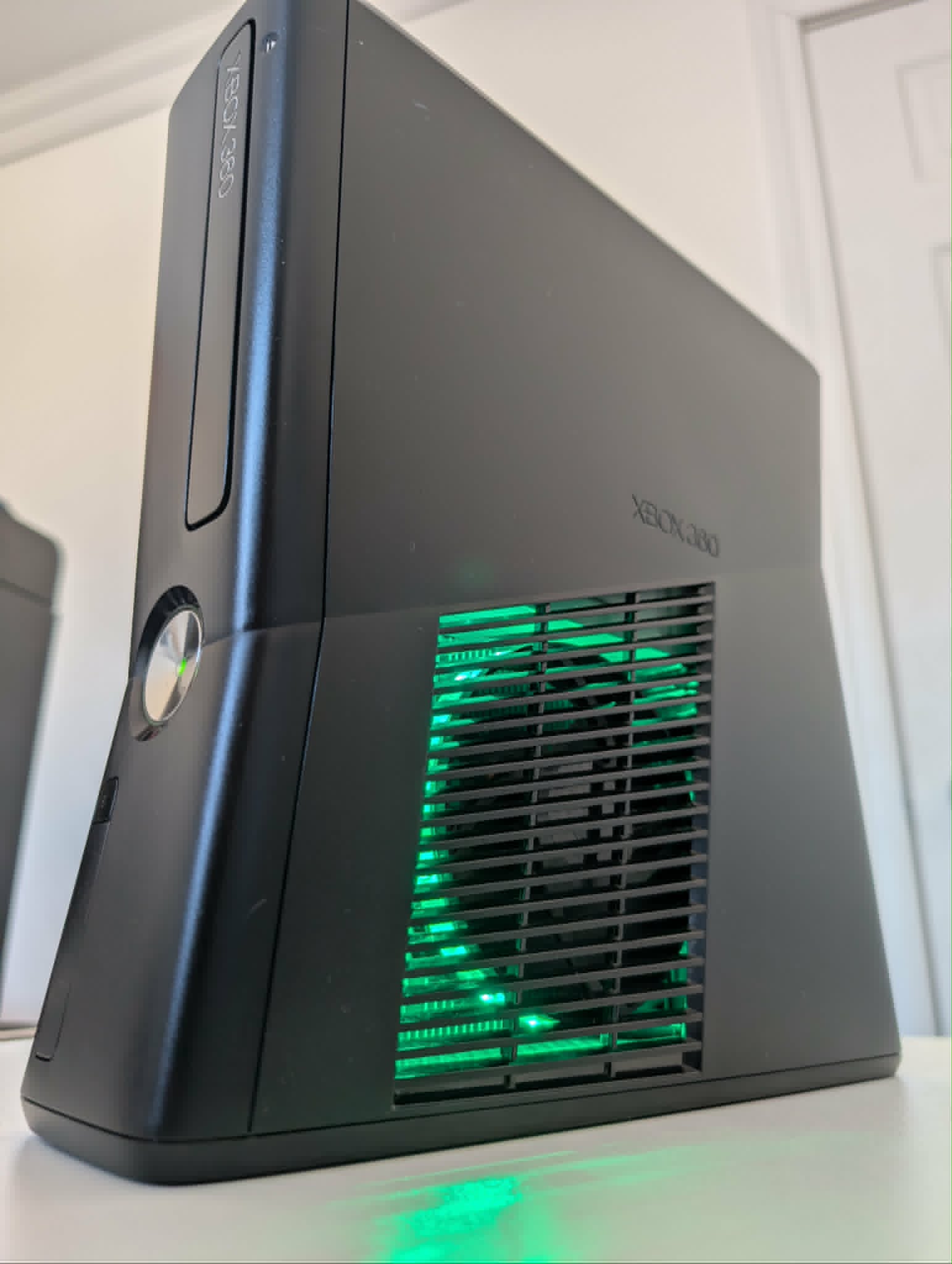 Green LED fan mod